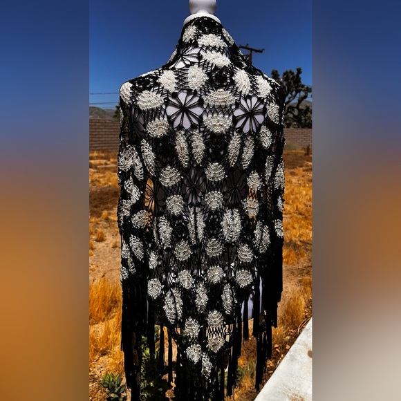Black & White Crochet Fringe Boho Shawl! - Picture 15 of 16